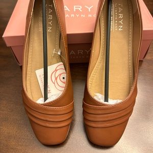 Brown Flats Taryn Rose 8 1/2